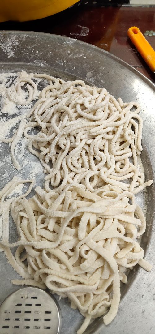 Sp tốt, chắc chắn. Tuy nhiên phải cần ít nhất 2 ng để có thể ép được hết tới mảnh cuối cùng vì cần rất nhiều lực đẩy và giữ khuôn. Giao hàng chậm.