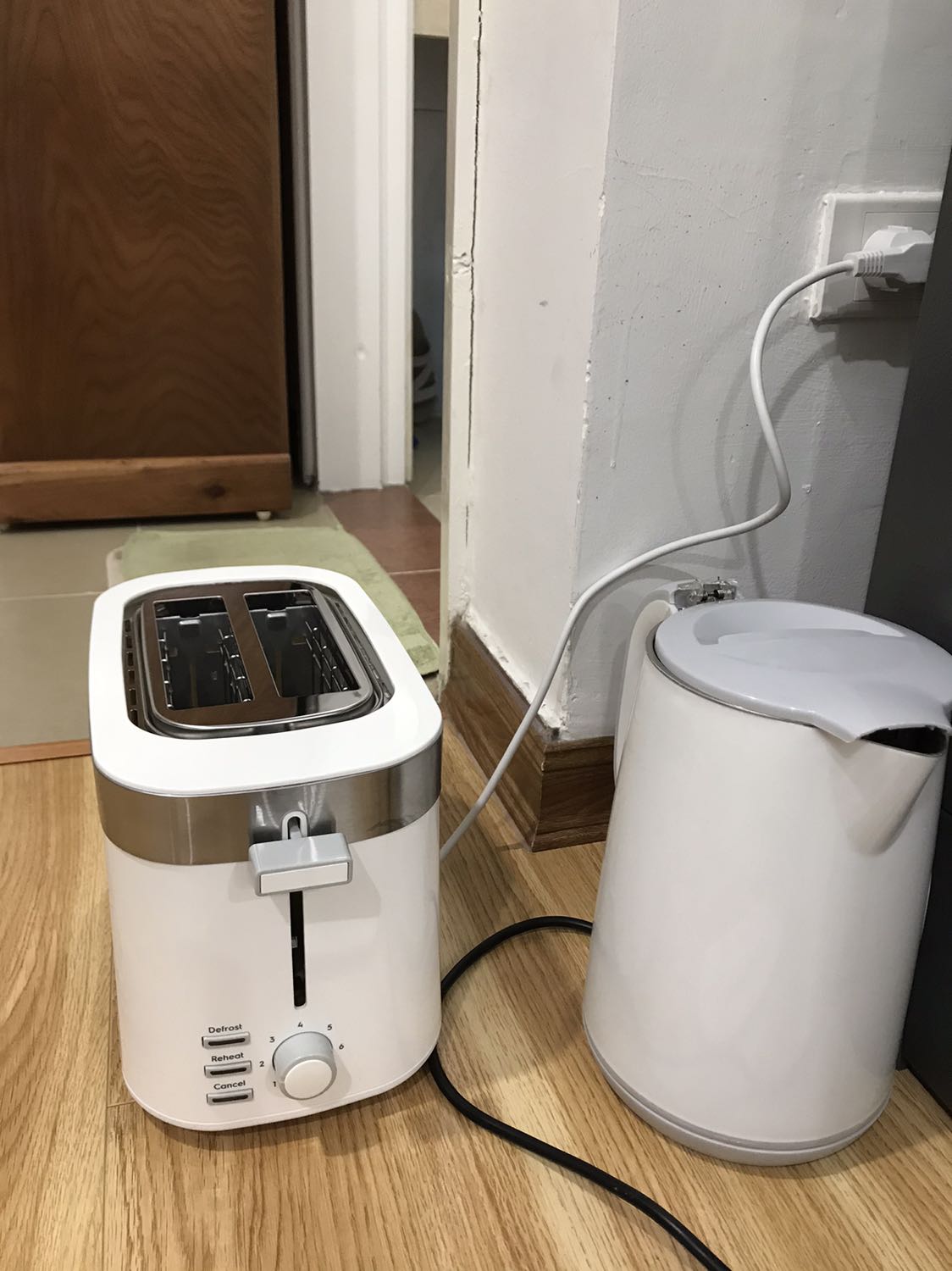 Mình nhận được hàng rồi, thiếu giấy bảo hành. Máy cắm điện không vào. Mong tiki đối sản phẩm giúp mình