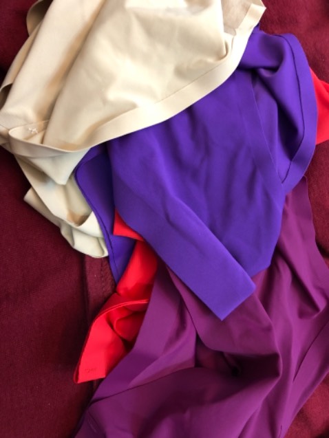 Chất sờ mịn mátttttt. Cho 5 sao. Mặc lên form đồ trắng hông có bị hằn và lộ chút nào.