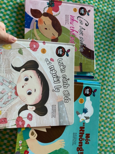 Sách bìa cứng cáp, đúng nội dung mình cần tìm để giáo dục giới tính cho con 
Phù hợp cho trẻ 3t trở lên
Con nhà m học l1 mới biết đọc xem sách thích lắm. Nội dung dễ hiểu, hình ảnh minh hoạ bắt mắt
Nên mua các mẹ nhé
Vận chuyển ko bị bóp méo sách