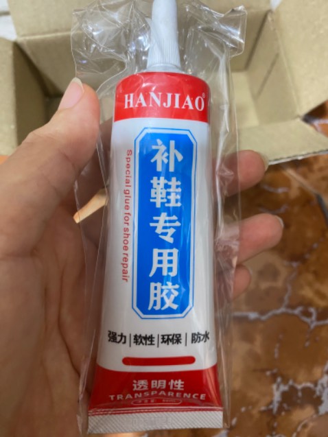 Chai keo ít hơn mình tưởng. Ghi là 60ml nhưng ở trong chắc là 1/2 chai thôi. Dán được nhé mọi người. Đóng gói kỹ càng.