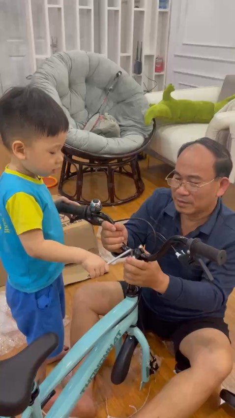 Xe màu đẹp, khung xe chắc chắn, thiết kế đẹp, shop tư vấn nhiệt tình, chăm sóc khách hàng cẩn thận, giao hàng nhanh, đóng gói cẩn thận