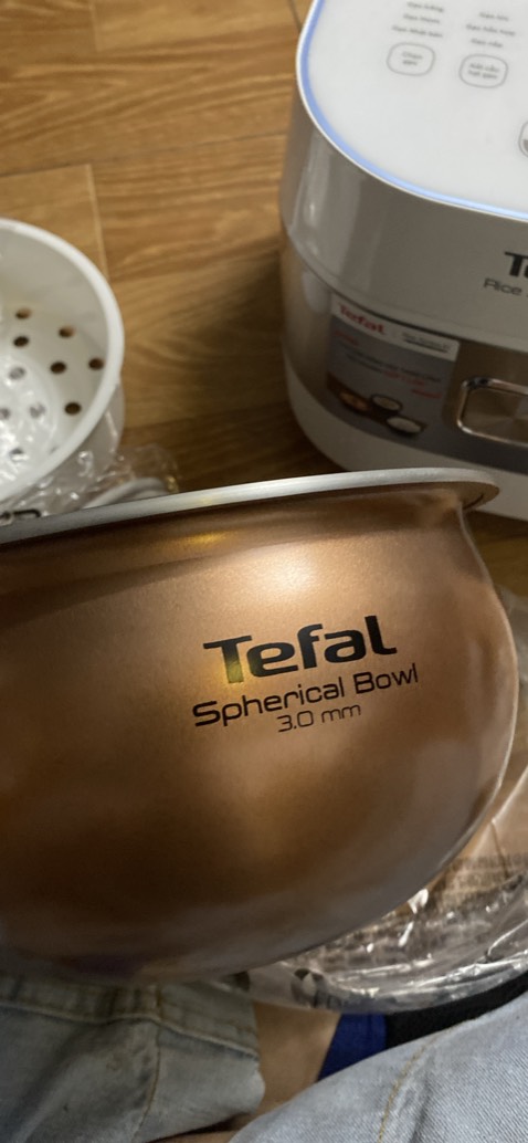 nấu ok nhunge nên cho nhiều nước hơn xíu khi nấu nồi này, dễ sử dụng, khi nào đèn sáng bên nút giữ ấm thì mới là chín, thích nhất nồi trong dày :) vì nồi dày thường nấu ngon vs đều cơm