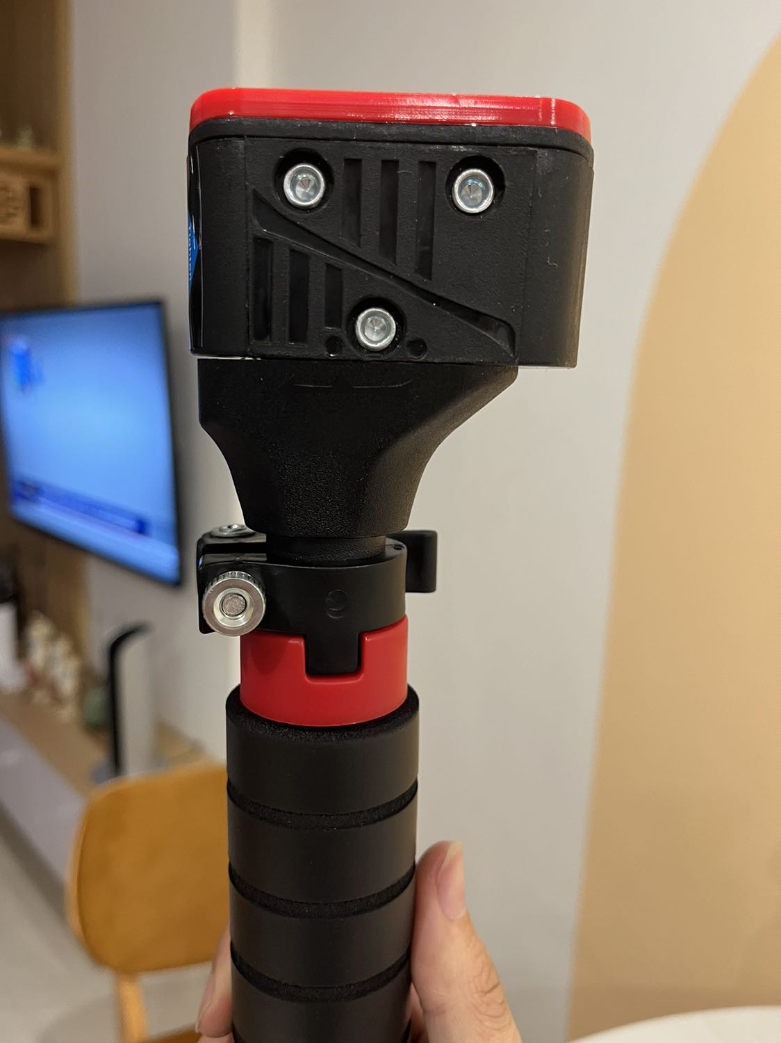 Giao hàng nhanh, sản phẩm có chất lượng hoàn thiện tốt, chắc chắn, dễ dàng sử dụng