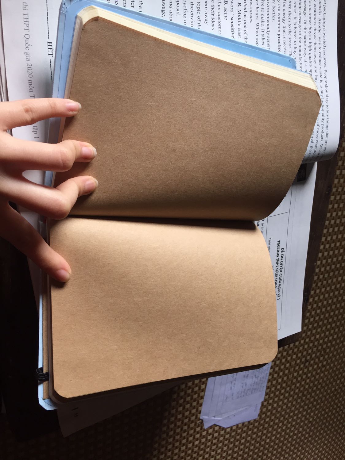 Thật bất ngờ về quá trình vận chuyển của tiki nha hôm qua mình mới đặt hàng thôi mà nay đã được rồi
Sách nhỏ nhỏ xinh xinh dễ dàng mang theo người nha nói tóm lại là mình rất là ưng luôn nè ❤️