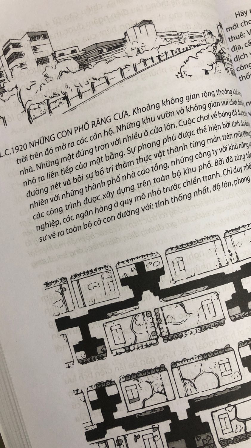 Kì vọng cao quá nên lúc nhận sách có hơi chút hụt hẫng. Bìa sách mỏng, dễ bị quăn, cong. Chất lượng giấy in cũng là giấy thường, không phải giấy dày mà giấy trơn, mỏng, nhìn được cả chữ của trang trước. Mình rất kỹ tính nên riêng chuyện nhìn bìa cong vênh tí ti là đã mất thiện cảm. Nội dung thì chưa đọc nên chưa đánh giá. Cảm quan là với mức giá tiền cũng không phải là thấp mà chất lượng giấy và bìa sách như này thì hơi thất vọng.