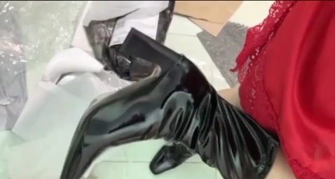 Giày xinh lắm, giao hàng nhanh hơi nhăn tí nhưng đi vào thì ok nè. Da bóng sạch dễ vệ sinh. Qua ưng lun