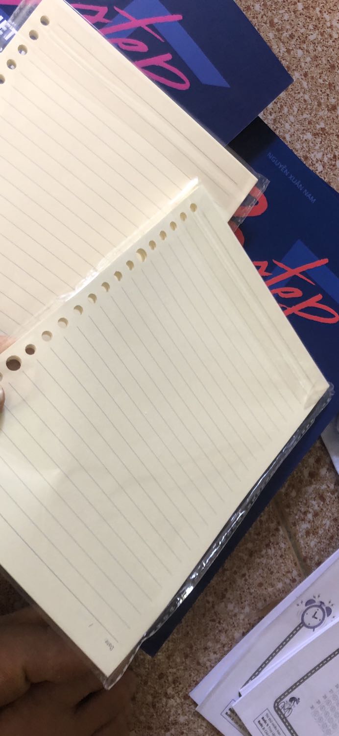 M mua sổ thì gửi lõi , nếu bán lõi thì ghi rõ là bán lõi đi , tiêu đề mập mờ , sổ gáy lò xo rồi lõi ...... bìa và feedback khác rõ xịn. M nhận hàng mà phát cáu