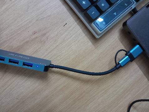 Đẹp chắc chắn 
Tốc độ truyền dữ liệu tốt
Có đèn báo
Có cả đầu chuyển USB và TYPE C rất tiện lợi.