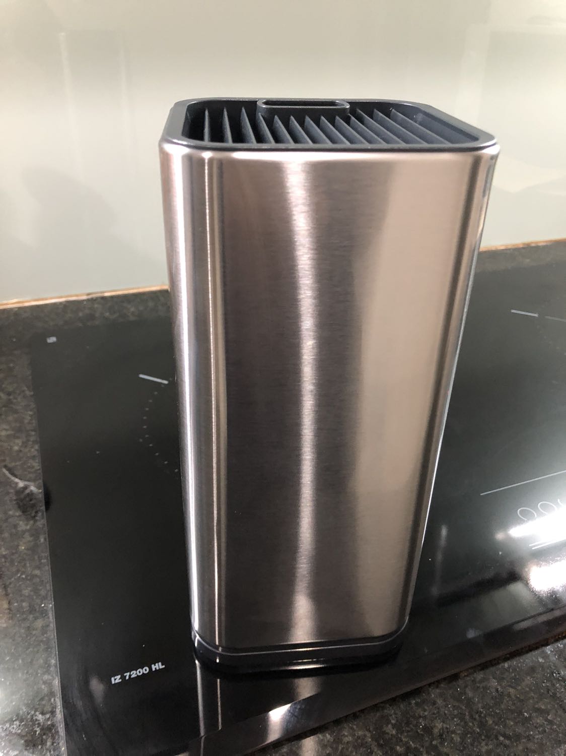 Sản phẩm trông chất lượng và phù hợp giá tiền. Tiki giao hàng cực nhanh, đặt một ngày đã chuyển tới. Mình khá hài lòng với trải nghiệm mua hàng lần này