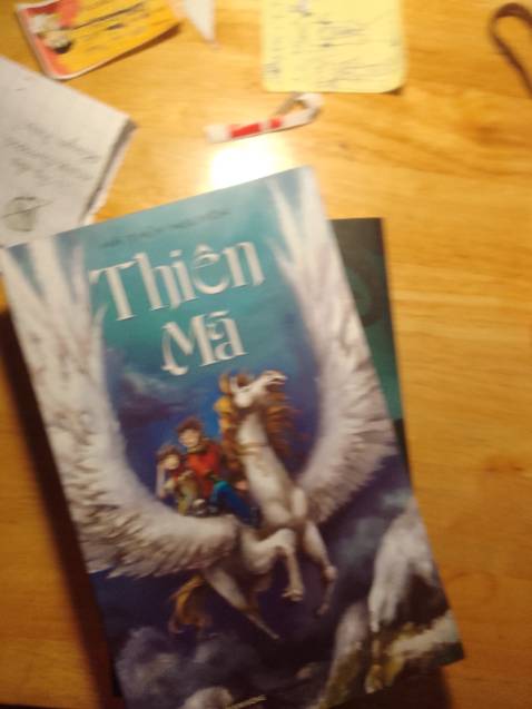 Sách khi gửi về có hơi cong nha