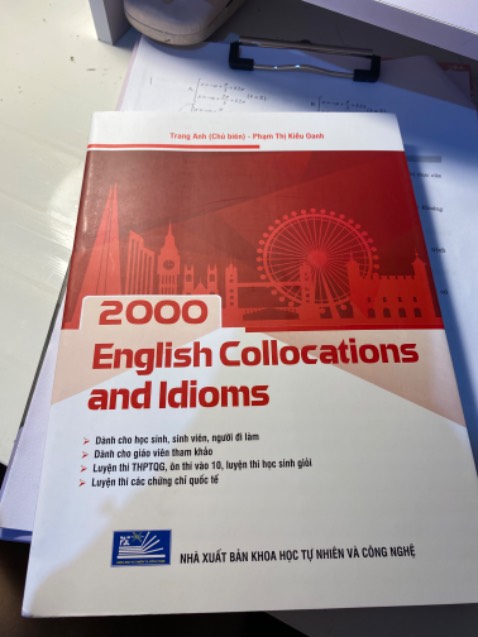 Chất lượng ôk :)) sách trên tiki thì là real rồi :33 bị móp chút xíu do vận chuyển cần được khắc phục vì kh bọc chống sốc cho sách :))) sách cô TA thì khỏi bàn rồi sách cx dày lắm luôn mn nên mua nka