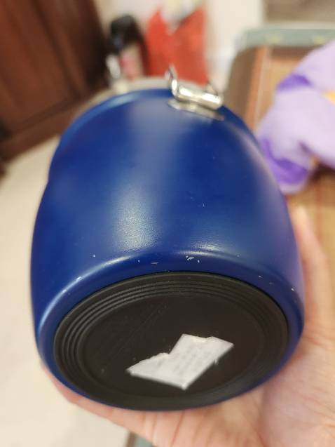 Hộp cơm bị sước sơn rất nhiều chỗ, không phải hành mới, đề nghị đổi hàng