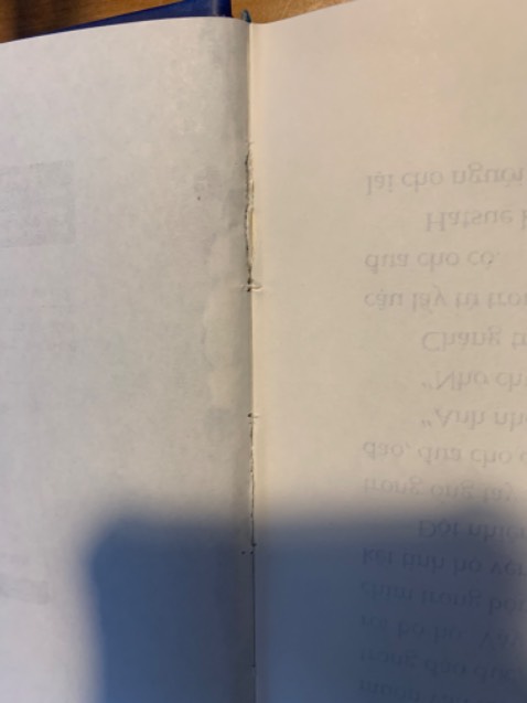 Sách bị in ngược từ đầu đến cuối chưa kể đến những vết nhớp nhớp dính dính tại bìa và bị sờn phần bìa. Giao hàng nhanh nhưng chất lượng sách quá tệ!!!