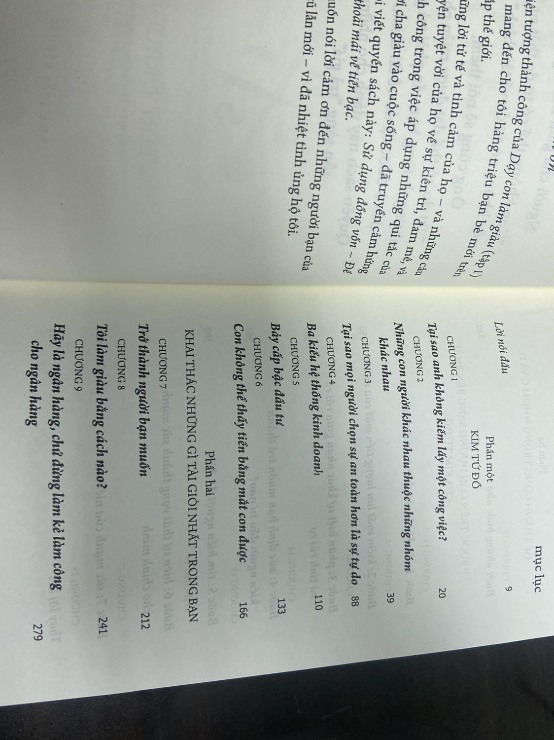 Tiki giao hàng nhanh. Về nội dung: sách đề cập đến Kim Tứ Đồ khá là hay và giải thích chi tiết. Các bạn trẻ nên đọc tham khảo cuốn này làm hành trang cho mình trong quá trình phát triển sự nghiệp. Mọi thứ bắt đầu thay đổi khi suy nghĩ và nhận thức thay đổi, Điều mình không thích ở cuốn này là nó khuyến khích tất cả mọi người chuyển sang bên phải nhưng thực tế là không cần thiết. Vẫn có thể có một sức khoẻ tài chính tốt nếu ở phía bên trái và mở rộng tiếp cận có giới hạn qua bên phải. Dù sao đi nữa thì cuốn này vẫn đáng để tham khảo khi bắt đầu tìm hiểu về tài chính cá nhân. Chúc mọi người đọc sách vui vẻ