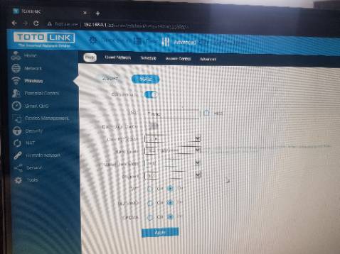Router trông cứng cáp, khoẻ mạnh và ko quá hầm hố. Sóng sánh ổn định, độ đâm xuyên và tốc độ truy cập qua nhiều tường cản ở mức tốt