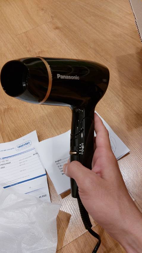 Hàng đúng mô tả, còn mới tinh, sản xuất tháng 6 năm 2022 luôn, có giấy bảo hành chính hãng đàng hoàng. Đã mua cái này là cái thứ 2 sau 1,2 năm dùng cái thứ nhất vẫn còn tốt lắm.