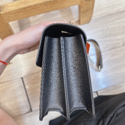 Túi sang mang đi tiệc rất ô kê mang đi mà mấy bà bạn xin hỏi chỗ mua miết