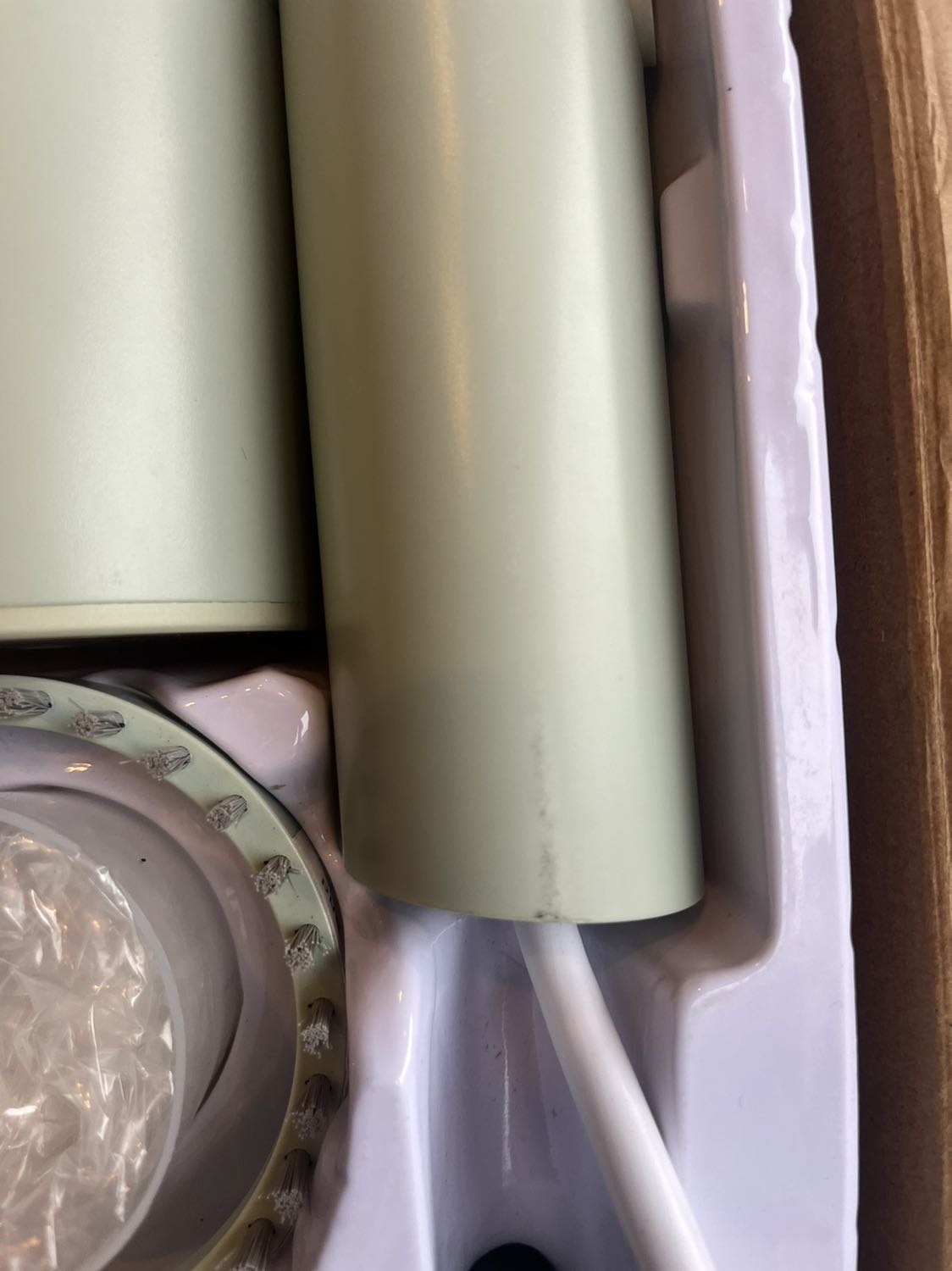 Sản phẩm cũ, kém chất lượng