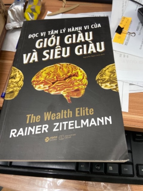 Bị cong góc, sách ko được bọc chống xóc