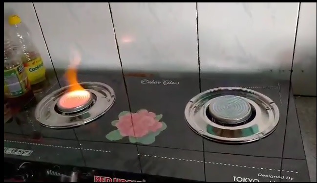 1 bên cháy đỏ rực, hàng bị lỗi, yêu cầu đổi trả, cháy đỏ rực rất tốn. Bếp bị lỗi