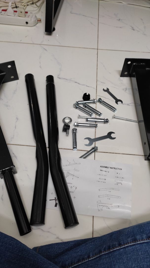 Giao hàng đúng hẹn, có tặng kèm bóp tay thể lực, sản phẩm xà đơn chắc chắn. 5 sao. 
nhân tiện, mình thấy các review kia ghi thiếu ốc và mình cũng bị thiếu 2 ốc C M6 x 12 (có thể mua rời ở tiệm đồ điện đượcnnha các bạn).