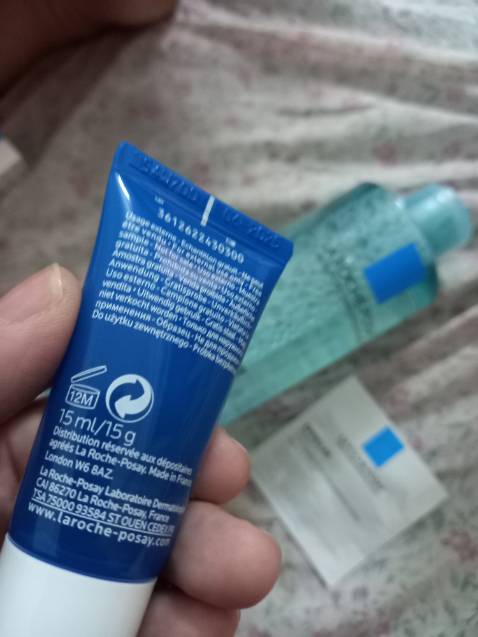 Quà tặng kèm sao khác vs quảng cáo, chai sữa rửa mặt có 15ml trong khi quảng cáo là 50ml, quà tặng vs giá như vậy thì quá đắt, biết vậy mua mỗi tẩy trắng ko kèm quà.