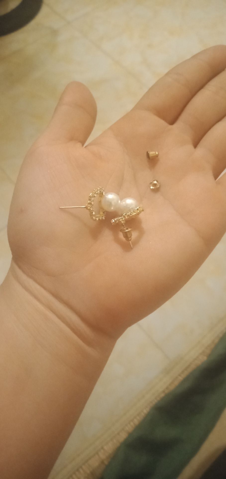 số nhìn cũng đk .tuy nhiên do vận chuyển thì phải nên khi nhận hàng một bên chốt đã không còn nguyên vẹn méo mó .bật cả móc cài chốt ra không lắp ráp lại đk.mong shop lien hệ vận chuyển lưu ý