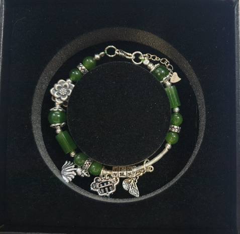 Shop tư vấn nhiệt tình, vòng xinh, được đổi charm theo ý muốn. Shop gửi thiếu giấy giám định cho mình nên có gửi bù nhưng nội dung của giấy giám định thực sự không thể hiện giá trị gì. Btw, mình thấy vòng đẹp và... tin dùng là được. 4s vì trải nghiệm chưa được hoàn hảo. Cảm ơn shop!