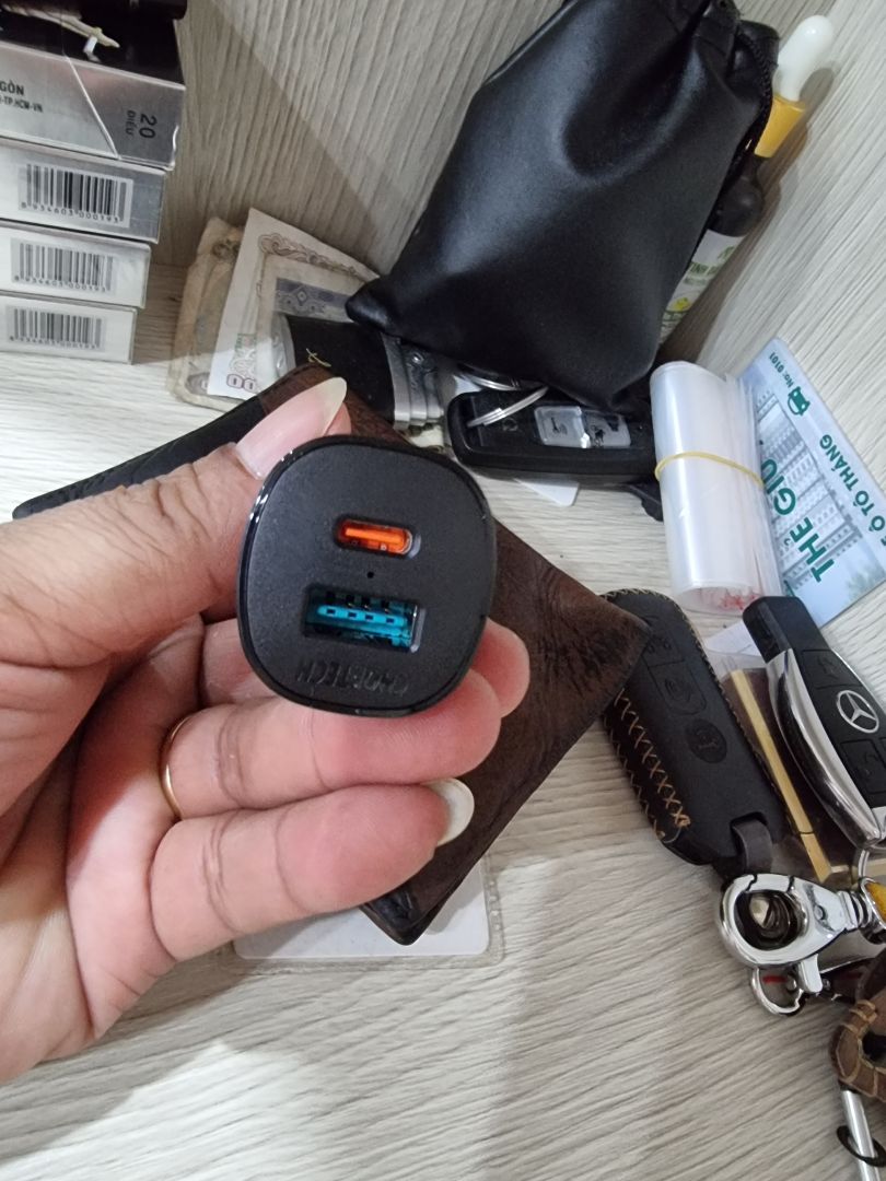 Hàng đẹp chất lượng tốt, sạc rất nhanh không nóng, an toàn khi bỏ trong xe