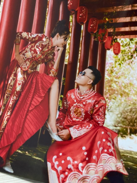 in 4 tấm đầu thấy sao lạ lạ . Chỉnh lại chế độ in ảnh chất lượng cao nhất thì đẹp nhức cái nách. Đáng đồng tiền bác gạo. Giấy bóng loại thường mua ở nhà sách.