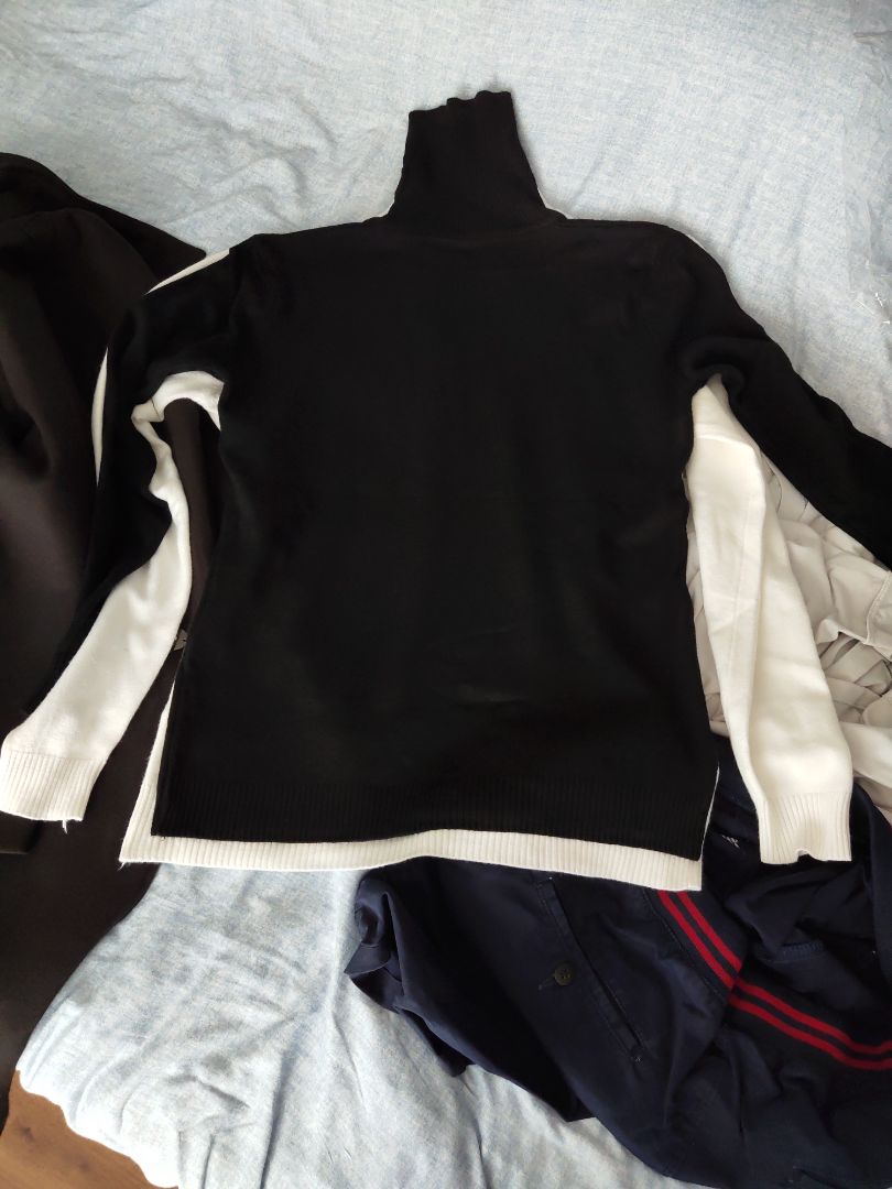 đặt 2 cái trắng đen size 2xl mà shop gửi cái ngắn cái dài kỳ v :v , cái trắng dài đẹp giữ lại còn cái đen ngắn phải trả thôi, cho 5* dáng áo ôm đẹp, vải ấm chất lượng hợp lý với giá tiền, chất vải ko quá tốt nhưng với giá này hợp lý rồi. đặt 2 cái trắng đen size 2xl mà shop gửi cái ngắn cái dài kỳ v :v , cái trắng dài đẹp giữ lại còn cái đen ngắn phải trả thôi, cho 5* dáng áo ôm đẹp, vải ấm chất lượng hợp lý với giá tiền, chất vải ko quá tốt nhưng với giá này hợp lý rồi.