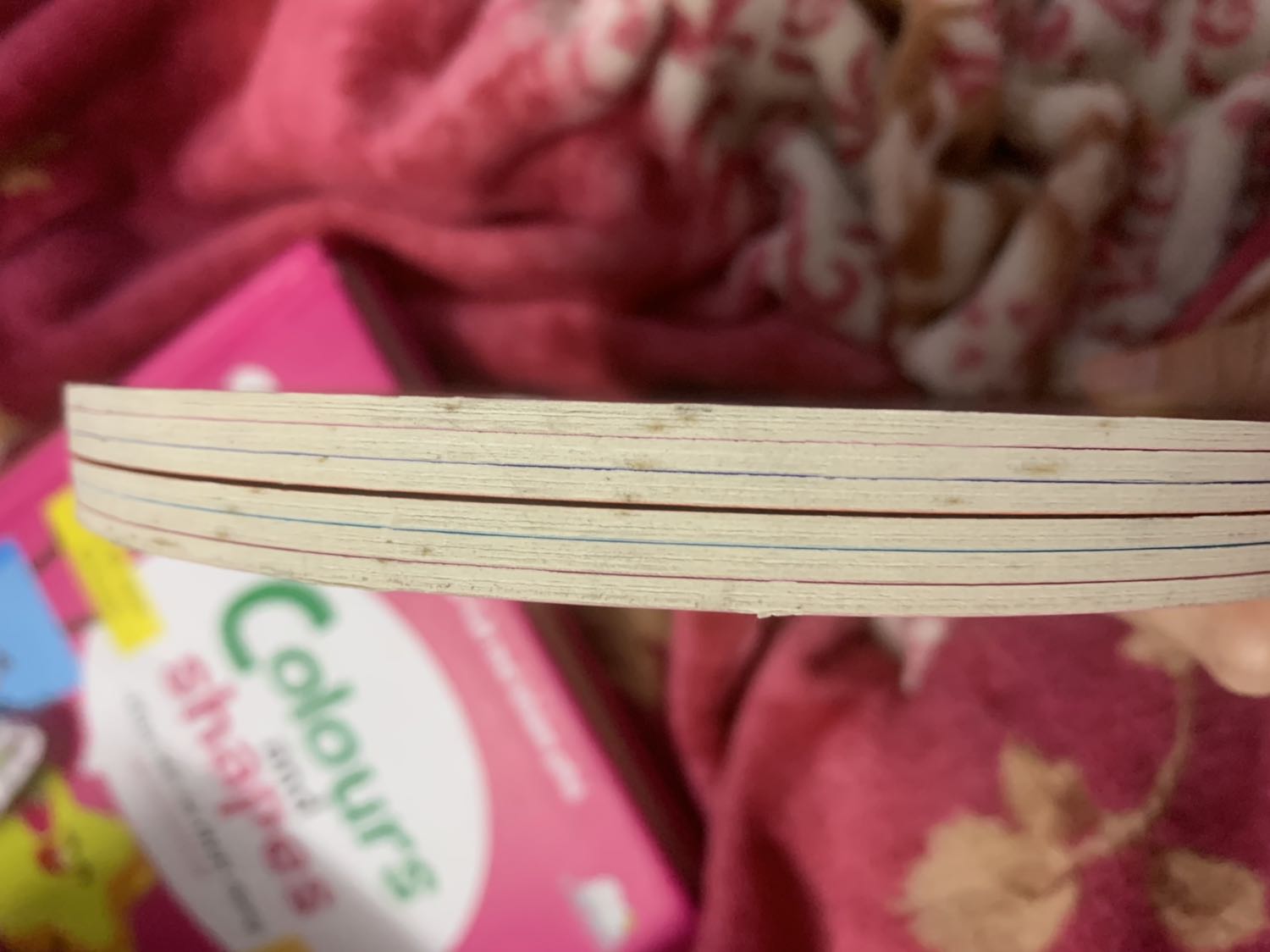 Sách vừa cũ vừa dơ ngoài ra còn có phần giống như bị mốc