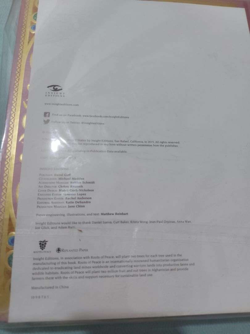 sách dựng hình đẹp lắm
có vẻ bảo quản trong kho tốt nhưng khâu đóng gói gửi đi thì kém
mấy cuốn bìa cứng này đề nghị tiki bọc chống sốc chứ sách mắc mà móp như vậy nhìn xót lắm