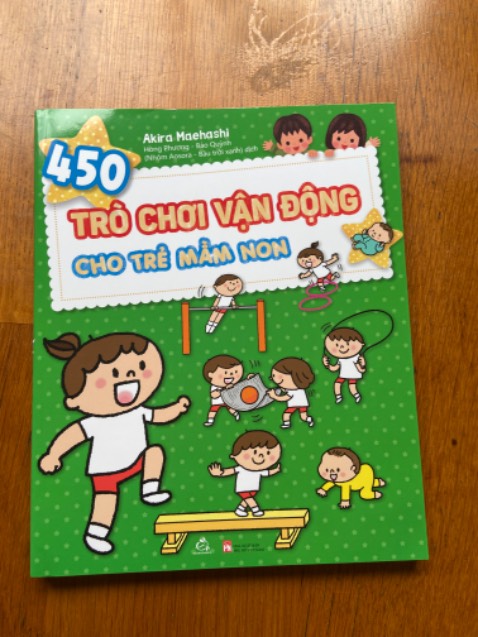 Sách đẹp, minh họa dễ hiểu, hấp dẫn, nhiều hđ để chơi cùng với con