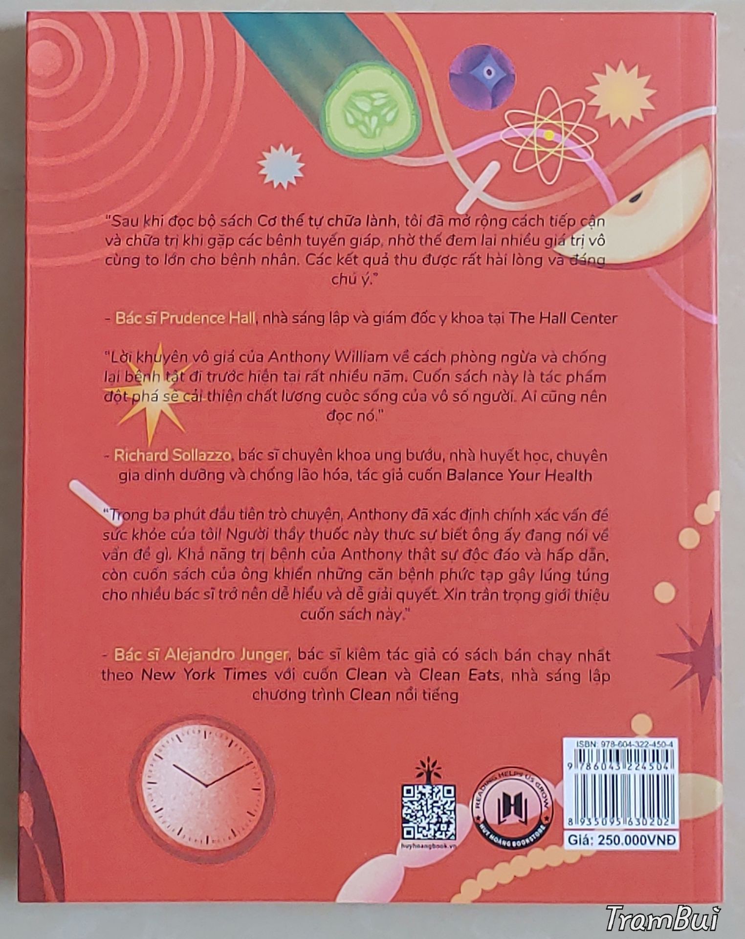 Quyển sách sẽ vô cùng quý giá cho bạn đọc!
"...nếu có một khía cạnh thể chất nào đó mà khi bạn tập trung vào nó sẽ giúp ích cho tấy cả các khía cạnh khác-hơn nữa, còn giải quyết luôn những vấn đề sức khỏe đang phát sinh ... Giải cứu lá gan cũng là giải cứu trái tim, bộ não, hệ miễn dịch, làn da và hệ tiêu hóa của bạn. Nó giúp bạn nfủ ngon, cân bằng đường huyết,giảm huyết âp, giảm cân,đồng thời giúp bạn trẻ trung hơn. Nó khiến bạn trở nên minh mẫn,tĩnh tâm và hạnh phúc hơn"...