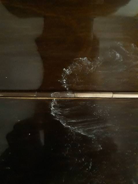 Trừ 1 sao vì bao bì trong chai như bị mở trước rồi. Dạng liquid k phải cream nha. Lau xong sáng dới luôn. Bạn nào có đàn piano như mình có thể mua lau pedal đc nha.