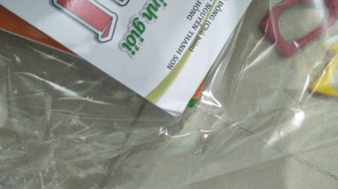 Góc bìa có hiện tượng bị gập