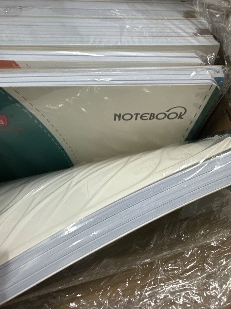 Tôi đặt là sổ lò xo fancy A5. Shop giao không đúng. Sổ tôi đặt mua và nhu hình shop đang sẽ là giấy 5  màu. Tôi đề nghị shop hoàn tiền lại cho tôi