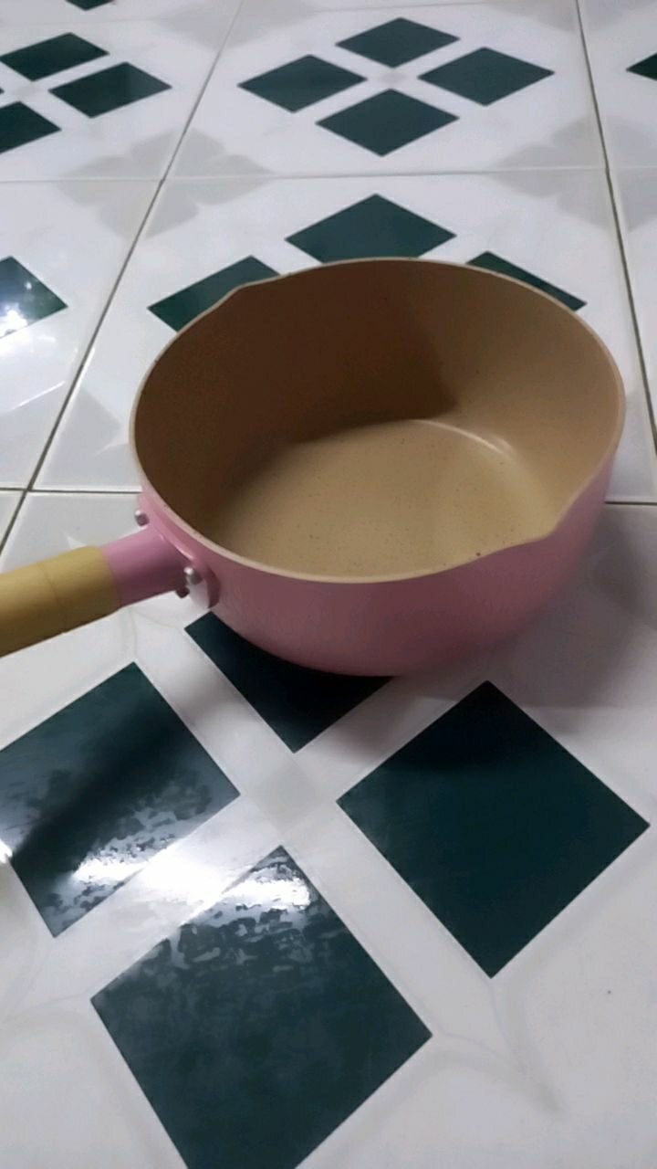 Chảo đẹp y hình mọi người ạ. trông cute và chuẩn hàng lắm ý. lớp chống dính tốt. rất đáng đồng tiền luôn á