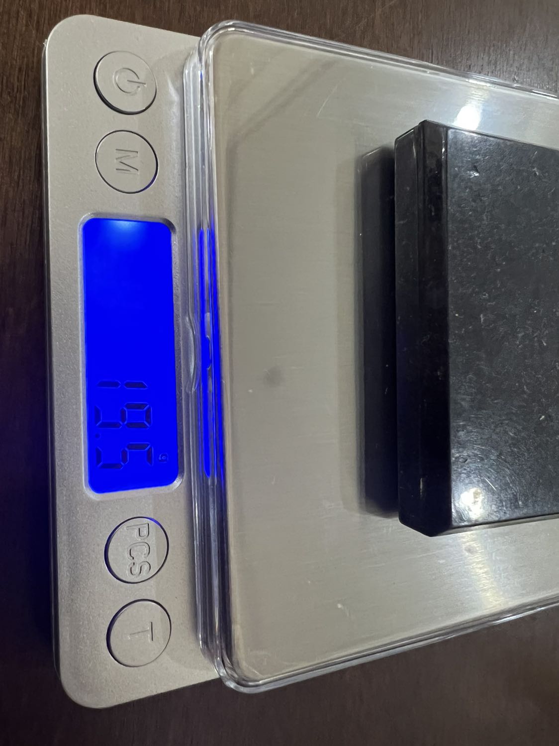 Cho pin đi kèm không dùng được, cân nhỏ xiu và có vẻ như không chính xác lắm vì cùng 1 vậy mà cân lên mỗi lần mỗi ra số cân khác nhau Cho pin đi kèm không dùng được, cân nhỏ xiu và có vẻ như không chính xác lắm vì cùng 1 vậy mà cân lên mỗi lần mỗi ra số cân khác nhau