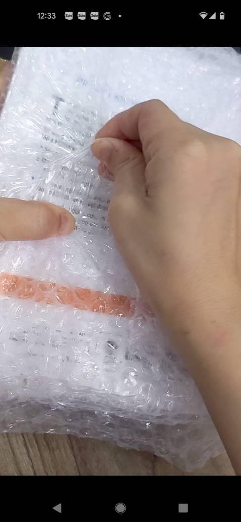 Sách cực kỳ hay và bổ ích, mình đọc say mê luôn, chắc chắn muốn mua rât nhiều sách từ tác giả này và mình sẽ tặng bạn bè nữa. Đóng gói rất cẩn thận và có thẻ kẹp sach, rât tiện dụng. Chất liệu giây tốt, rất xịn và rất hài lòng.