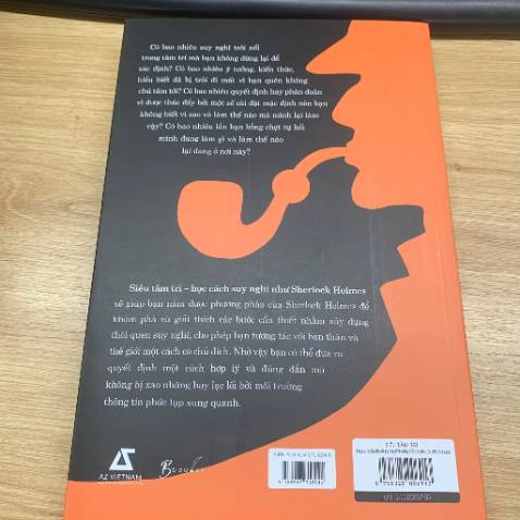 Là một con mọt của thể loại trinh thám nên mình cũng đã từng xem đi xem lại rất nhiều lần những thước phim về Sherlock Holmes. Mình biết đến cuốn sách này thông qua những trang báo nước ngoài và có đọc một vài đoạn dịch về cuốn sách này, thật may vì cuối cùng sách cũng đã được xuất bản. Có thể đây sẽ là một cuốn sách khó với nhiều người nhưng những bạn nào thích Holmes thì có thể thử nhé. Cảm nhận chung thì giao hàng nhanh và sách xịn, bìa đẹp, chất lượng in tốt, nội dung hay và hợp gu mình.