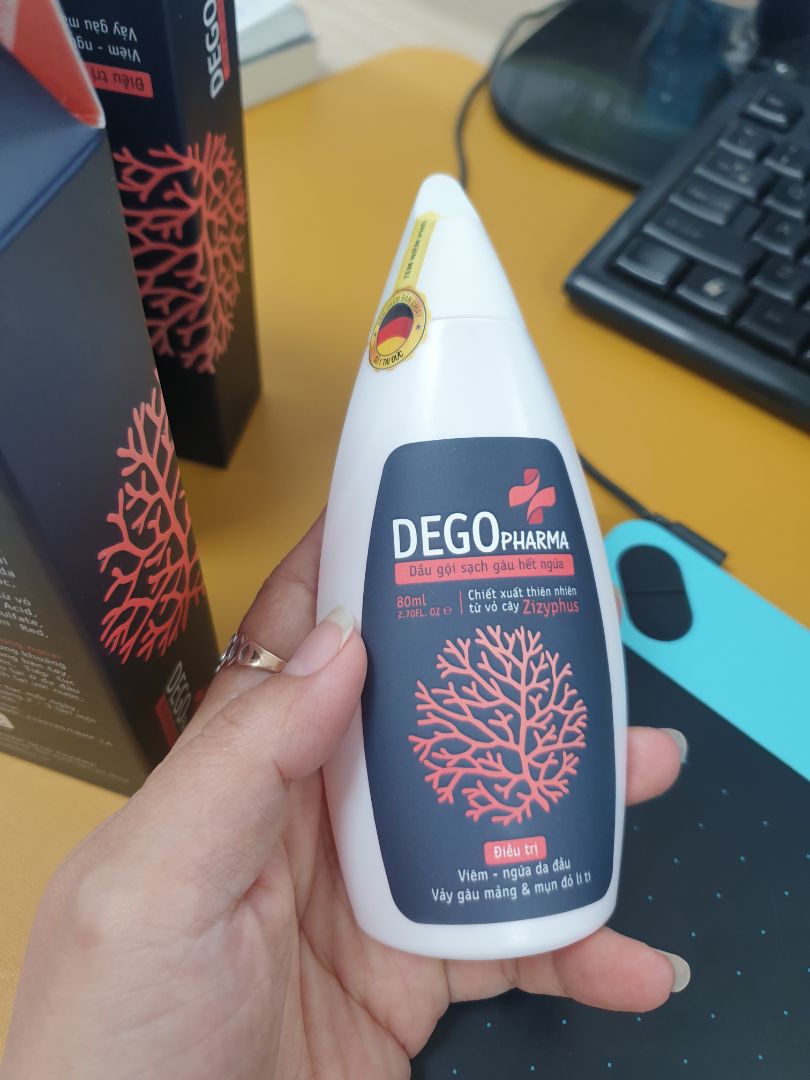 dầu gội mát da đầu, riêng với mình thì hoàn toàn hết ngứa( trước mình hơi bị sần 2 bên mai tóc gây ngứa nhưng dùng 2 lần là hết luôn) tự tin hẳn, cám ơn hãng dầu gội VN chất lượng cao. giá hơi chát nhưng xài mấy loại khác vẫn ko hết nên chắc tiền nào của đó.