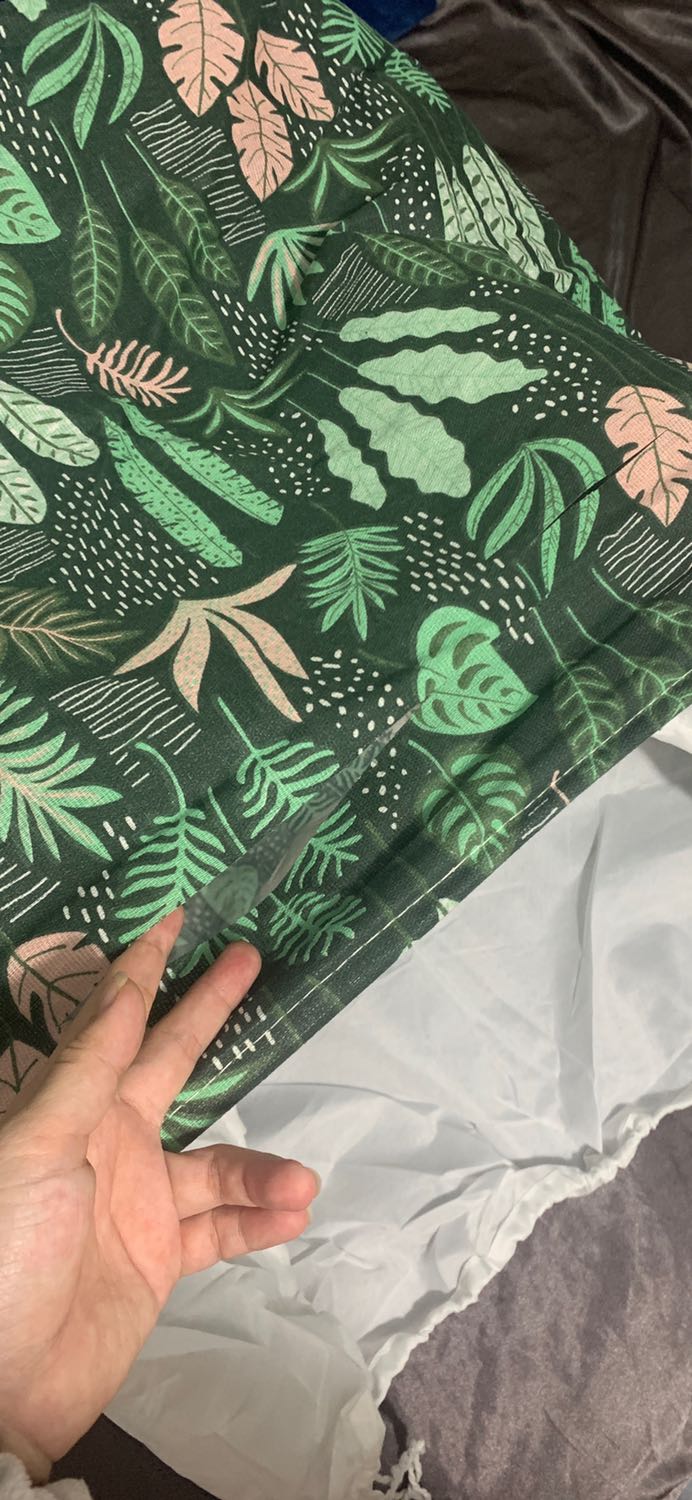 Mình đặt 3 túi thì shop giao 1 túi bị rách. Ko biết shop có kiểm hàng trc khi giao cho mình ko nữa