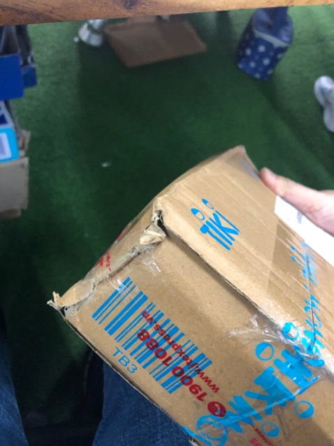 (*) Đánh giá không tính điểm
nhà vận chuyển giao hàng hộp móp méo, tiki đóng hàng trong hộp quá bé chỉ vừa đủ sách, ko chống sốc, sách bị móp góc