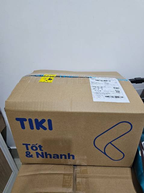 Tiki giao hàng nhanh, sản phẩm được đóng gói cẩn thận, vải tương đối dày, ôm vào mặt, đặc biêtt không có mùi gây khó chịu Tiki giao hàng nhanh, sản phẩm được đóng gói cẩn thận, vải tương đối dày, ôm vào mặt, đặc biêtt không có mùi gây khó chịu