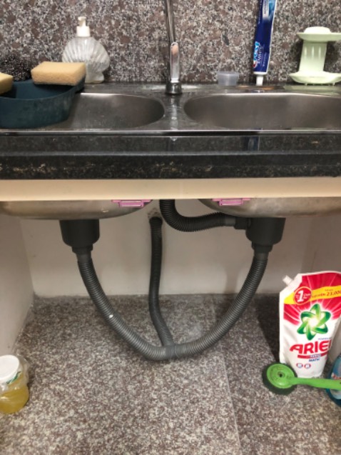 Mình mua định dùng để xử lý bồn rửa chén bị nghẹt, tuy nhiên không hiệu quả lắm với nhà mình. Dùng 1 gói không được nên nghe shop nói bồn thông nhau cần dùng tiếp gói thứ 2, tương đương 1L dung dịch sau khi hoà tan 2gói. Tuy nhiên trước khi dùng thì nước rút chậm sau 1-2 phút, sau khi dùng nước rút sau 2 giờ. Shop tư vấn tiếp là cần dùng 3-4L do đường ống to bồn to (thật ra bồn nhỏ, đường kính ống cỡ 3cm), cần tháo ống ra kiểm tra xem có cặn bên trong không. Cho 4* vì shop vẫn tận tình nhắn tin phản hồi và gọi tư vấn chứ sản phẩm không thật sự xử lý được việc nghẹt. À lưu ý khi hoà tan bột với nước sẽ có dung dịch ấm nóng, không nên dùng đồ nhựa mỏng để đựng bột trước khi hoà tan.