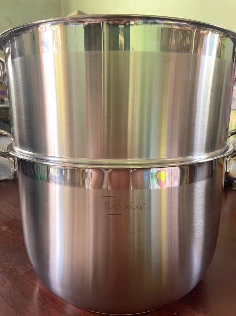 Nồi xửng hấp quá đẹp , chắc chắn , đáng đồng tiền .  Tiki giao hàng nhanh , nhân viên giao hàng vui vẻ , nhiệt tình ..