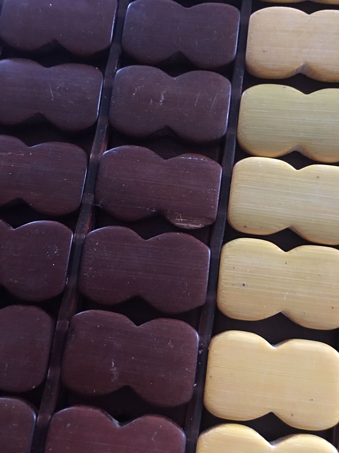 1/Đóng gói sơ Sài 
2/Hàng rất dơ kiểu giống hàng tồn lâu ngày hay là đã qua sd , vì bị sứt mẻ nhiều đốt 
3/Đốt chiếu thưa , kết kg đều 
4/kích thước kg đủ 1.6*2m đâu ạ mong là shop làm cho đúng nha chứ kg mất uy tín lắm a, đã tham khảo qua nhiều shop cunhx như cmt của khách mua hàng mà vẫn bị đánh *** thị giác với 2 chữ “cao cấp”